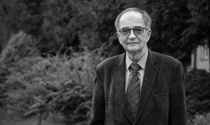 Uroczystości pogrzebowe pierwszego rektora Uniwersytetu w Białymstoku śp. prof. Adama Jamroza. Księga kondolencyjna w Rektoracie Uczelni